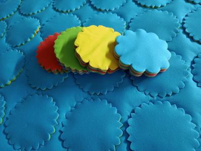 แบบปั๊มแล้ว สีพื้น 480 แผ่น สลับสีทุก 10 แผ่น